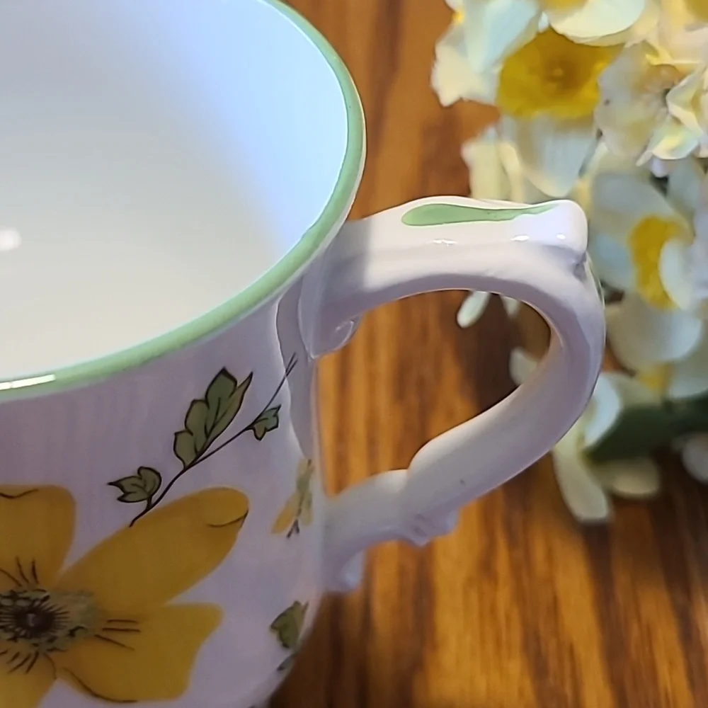 Royal Victoria Floral Fine China Tea Cups - Picture 4 of 10